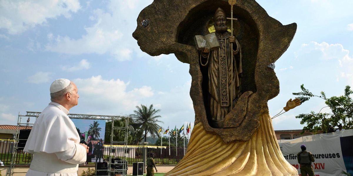 Il Papa, 'nessuno sia lasciato solo ad affrontare le avversità'