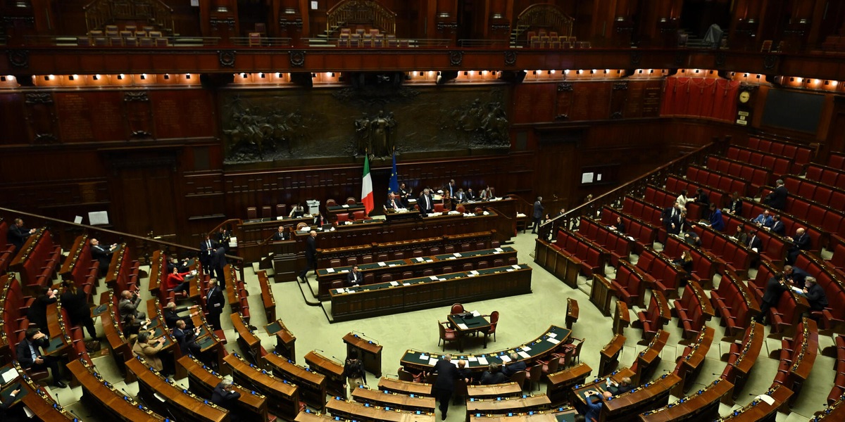 L'opposizione 'occupa' banchi governo in Aula durante l'esame del decreto sicurezza