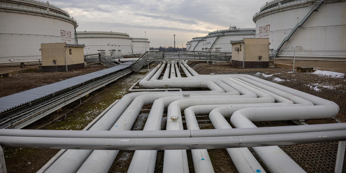 Media, l'Ucraina pronta a riavviare da oggi l'oleodotto Druzhba