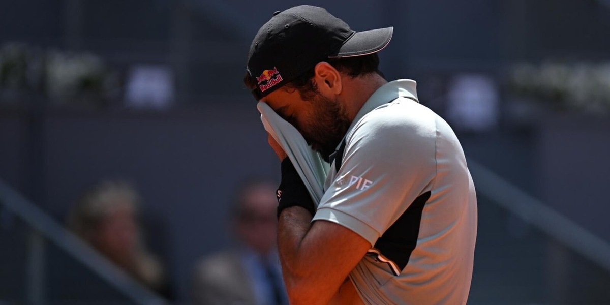 Furia Berrettini, lo sfogo amaro con l'allenatore dopo la sconfitta a Madrid: "Cosa mi parli di tennis, lo vedi che..."