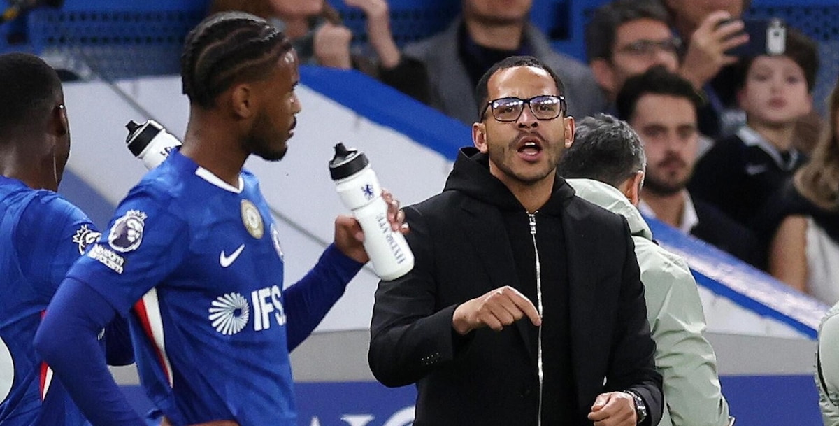 Chelsea, ufficiale: esonerato Rosenior. Salta la panchina dell'erede di Maresca