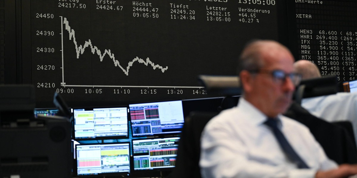 Borsa: l'Europa conferma il rosso, lo spread si allarga a 81 punti