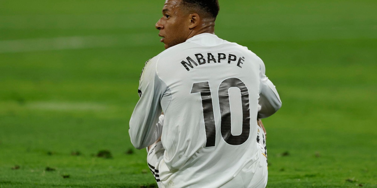 Infortunio per Mbappè, ma al momento Mondiali non a rischio