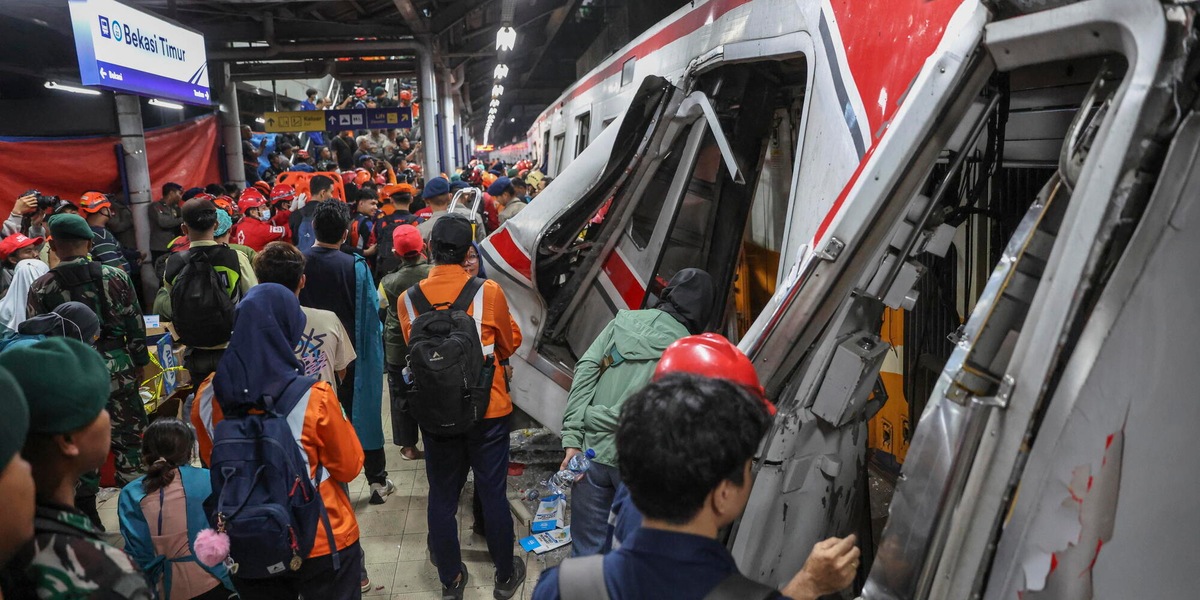 Scontro fra treni in Indonesia: il bilancio sale ancora, 14 morti e 84 feriti