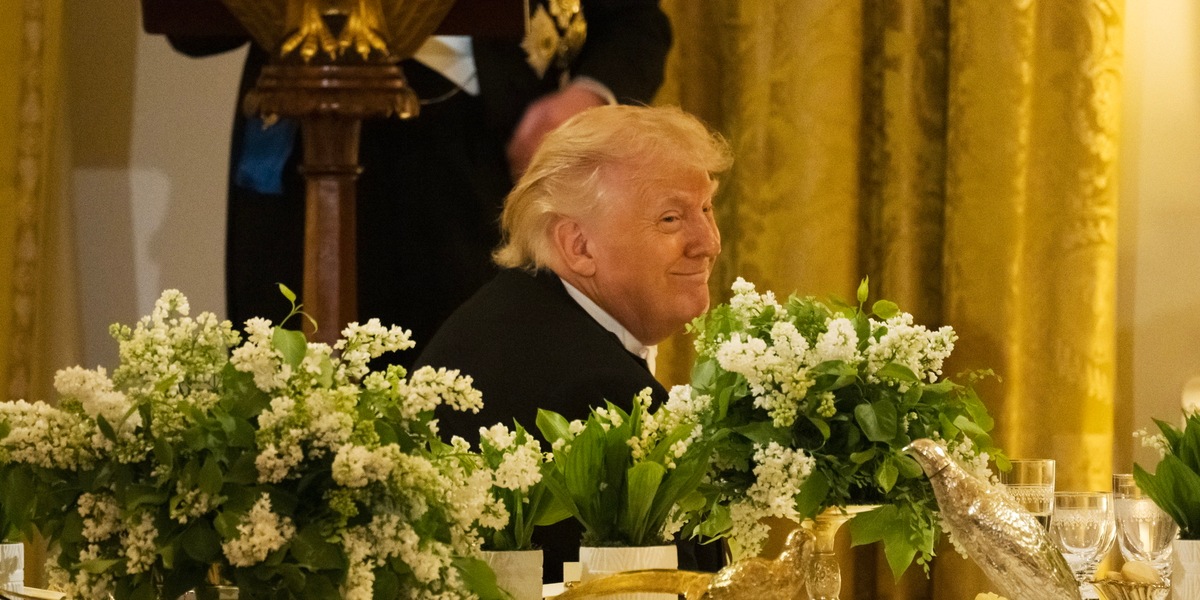 Trump in immagine Ia con mitragliatrice, 'Iran si dia regolata'