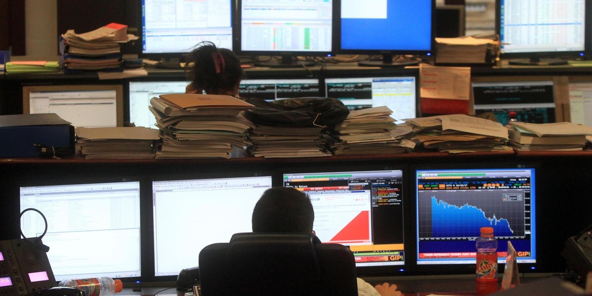 Borsa: Europa debole, Milano -0,4%. Risale il petrolio per il blocco di Hormuz