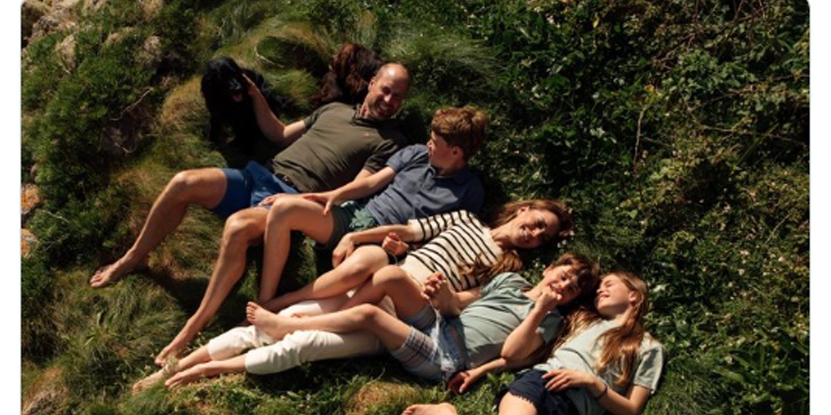 A piedi nudi nel parco, William e Kate celebrano i 15 anni di matrimonio