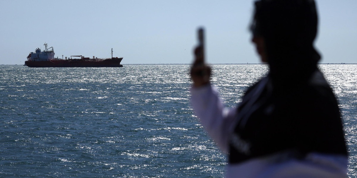 Il Brent a ridosso dei 120 dollari con timori stop a lungo di Hormuz
