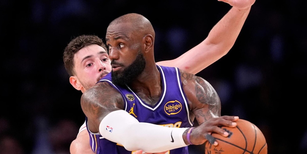 Furia LeBron dopo la nuova sconfitta dei Lakers nei playoff Nba: "Sono troppo vecchio per questa mer...."