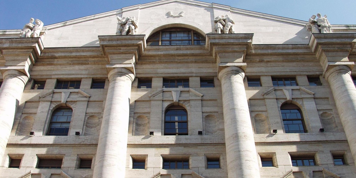 Borsa: Milano apre pesante (-0,98%) con i timori sull'Iran