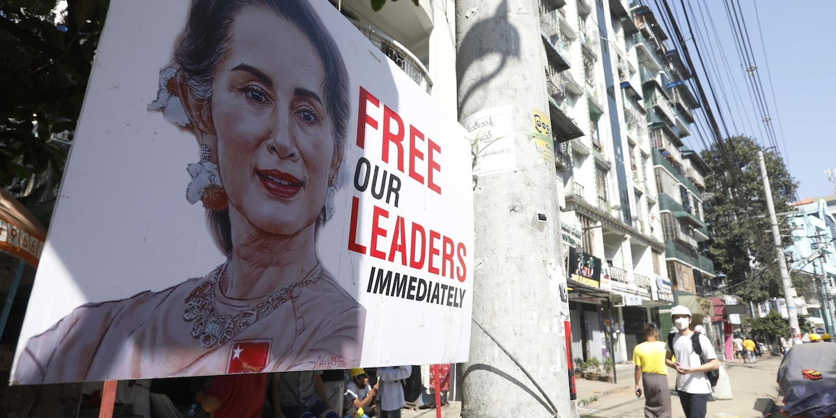 'Aung San Suu Kyi andrà ai domiciliari'
