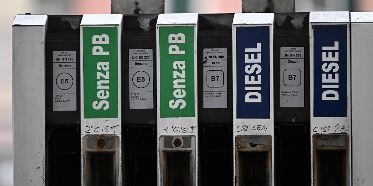 Fonti, taglio accise prorogato 21 giorni, ridotto a 5 cent per benzina