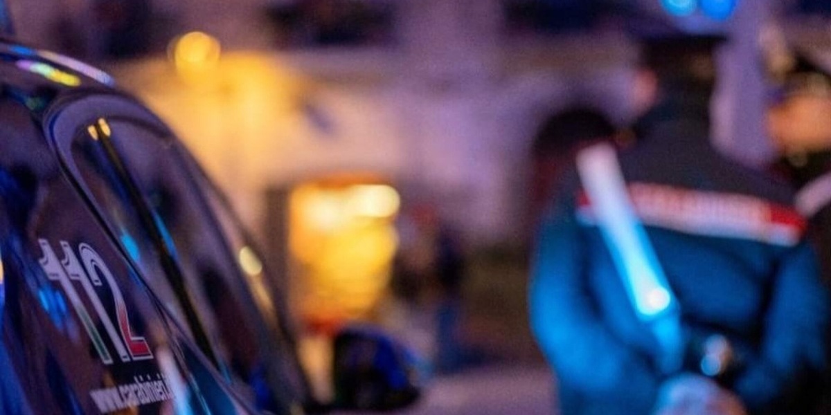 Scontro a fuoco a Napoli, ferite alle gambe due ragazze che passeggiavano