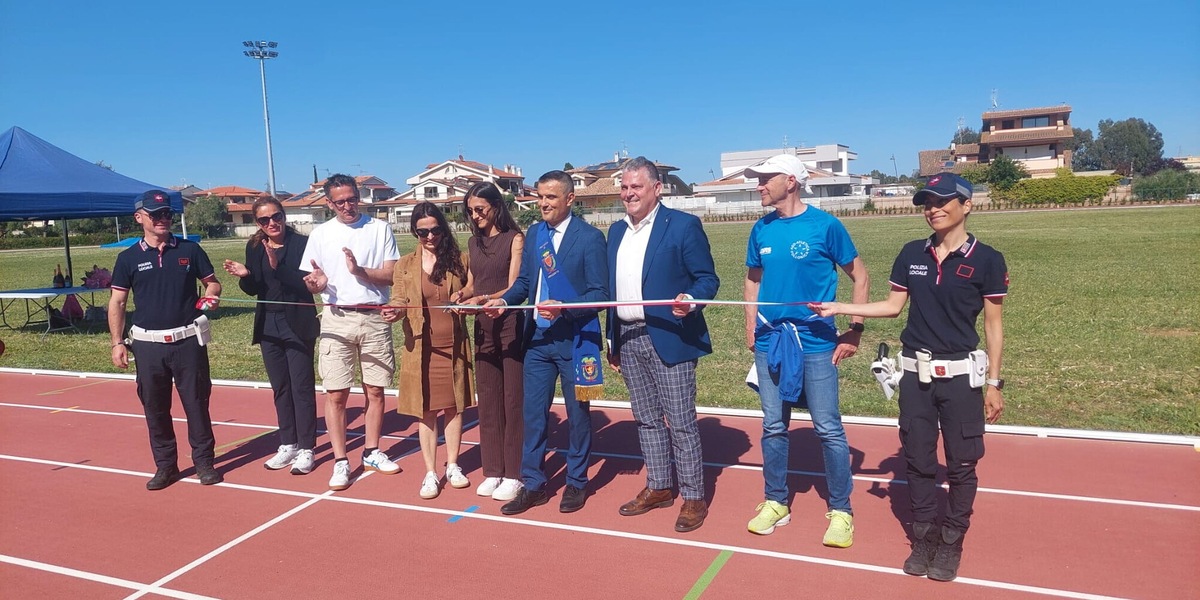 Nadia Battocletti inaugura il campo Consolini di Follonica, dove il mare incontra i sogni e ogni passo diventa infinito