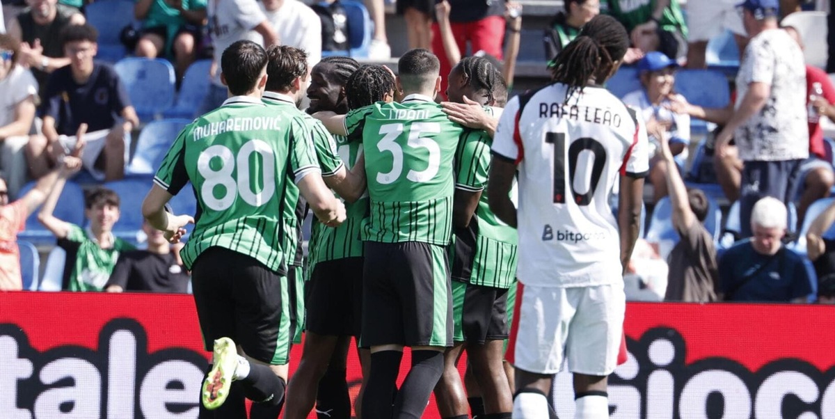 Il Milan crolla contro il Sassuolo: Berardi show e rosso a Tomori, zona Champions in pericolo