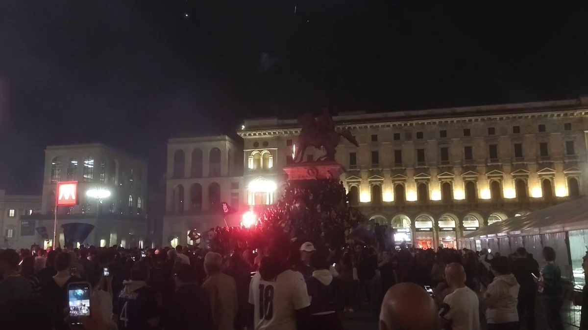 Inter campione d'Italia: esplode la festa in Piazza Duomo