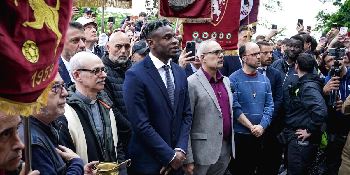 Tragedia di Superga, la commemorazione per il Grande Torino a 77 anni dall'incidente aereo