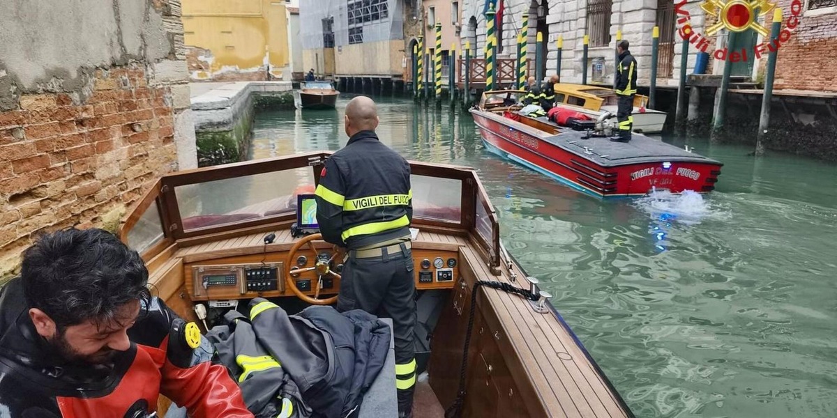 In tre finiscono in acqua a Venezia, un ventenne muore annegato