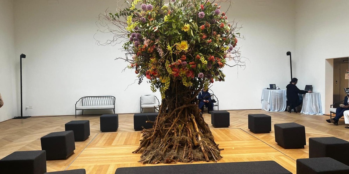 Aperto il Padiglione russo alla Biennale, musica e tanti fiori