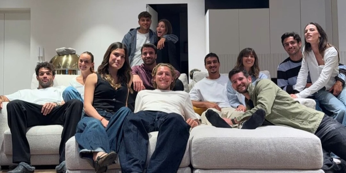 Cobolli, Berrettini e gli altri azzurri a cena insieme: la foto in pantofole fa impazzire i fan