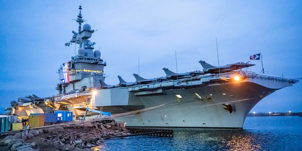 Portaerei francese Charles-de-Gaulle si posiziona per missione a Hormuz