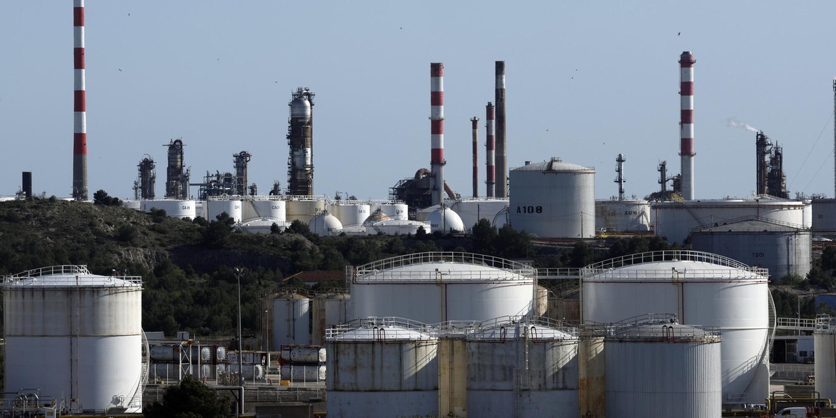 Il petrolio chiude a New York in brusca frenata, a -6,96%
