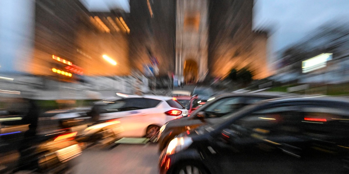 Istat, in Italia oltre 700 auto per mille abitanti, al top in Ue
