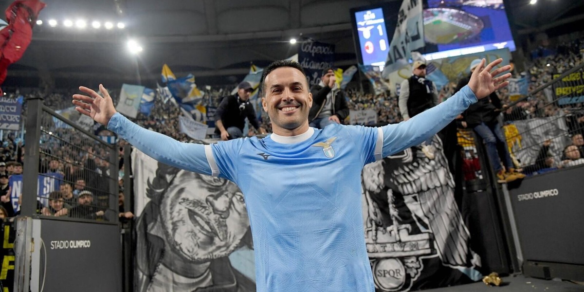 Lazio, passerella Pedro e un doppio evento: presto svelerà il futuro
