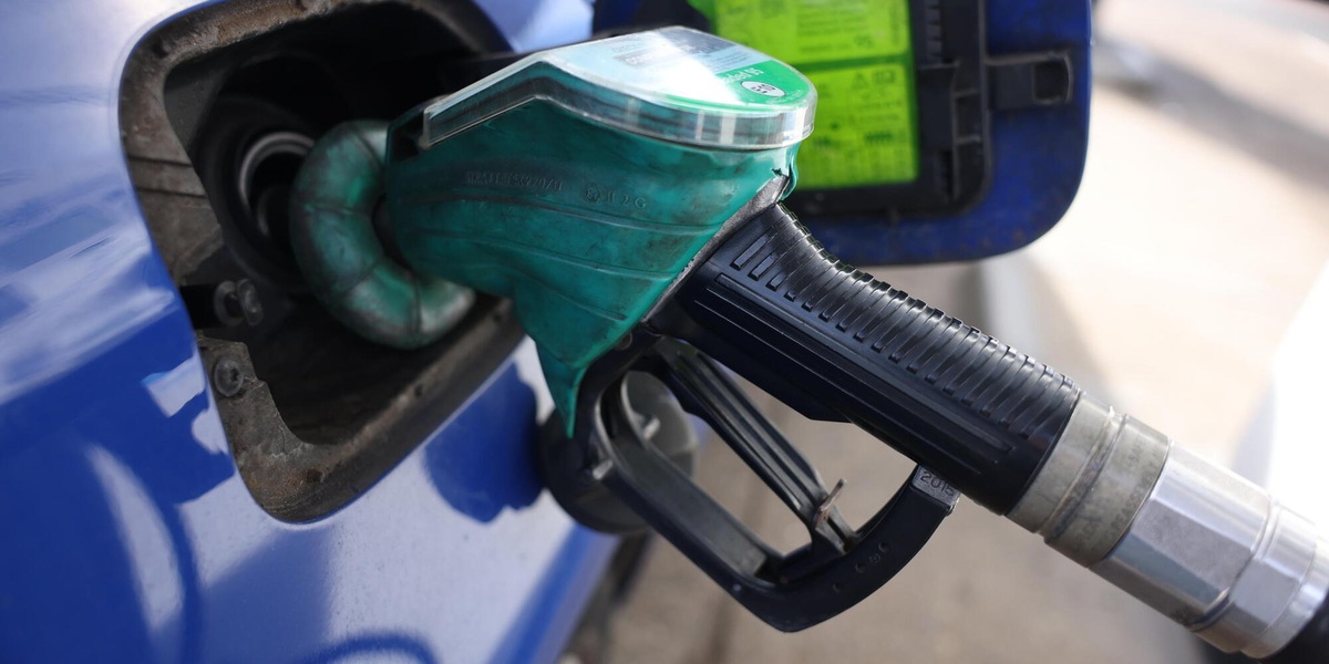 Mimit, benzina self a 1,934 euro, gasolio a 2,026 euro