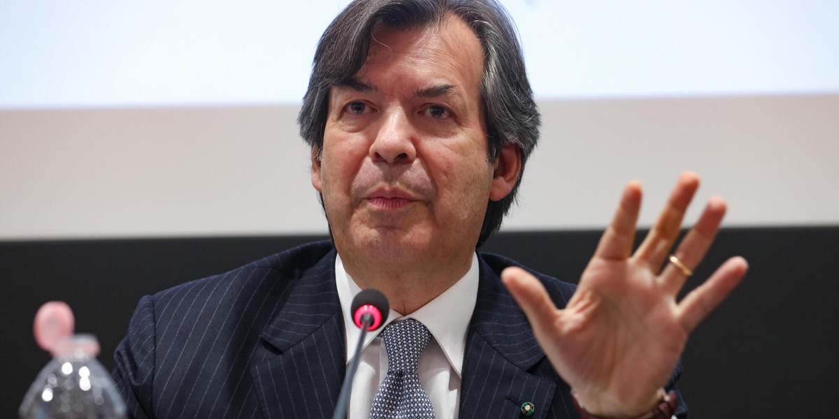 Intesa oltre le attese, l'utile nel trimestre sale a 2,76 miliardi
