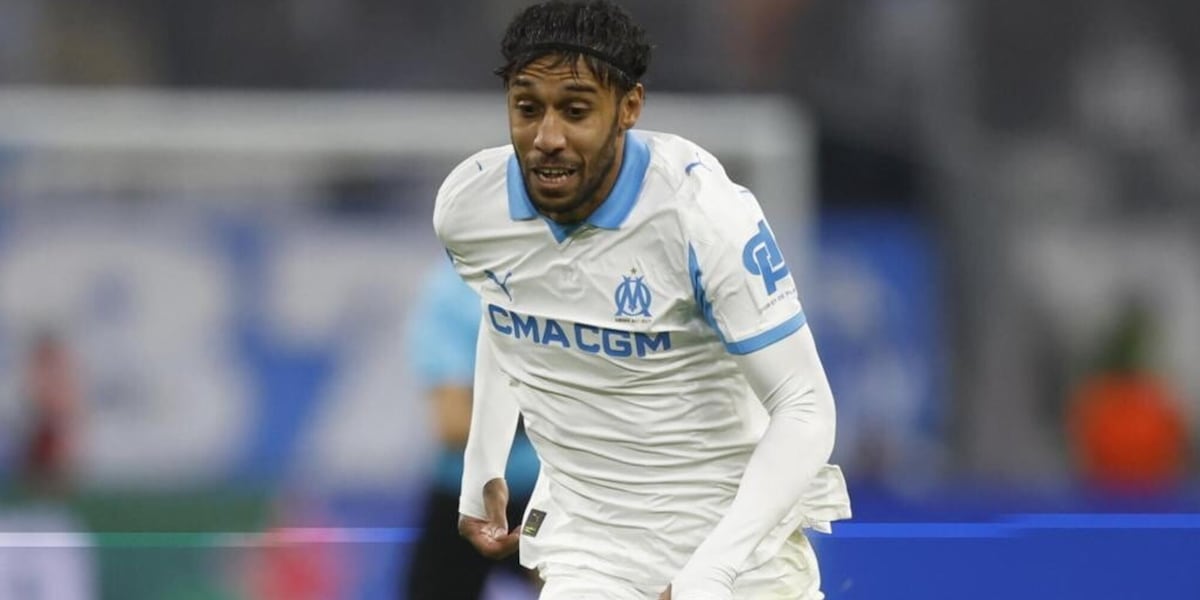 Anche il Marsiglia è un caos: Aubameyang in ritiro usa un estintore contro Bob Tahri