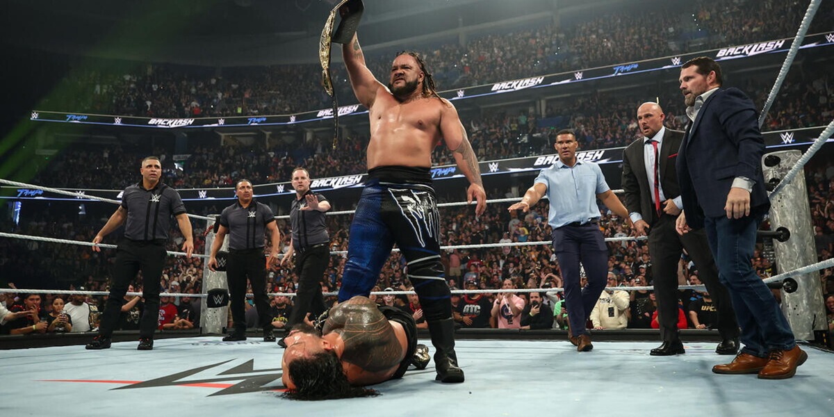 WWE Backlash, Roman Reigns sopravvive a Fatu: ma il finale è un caos