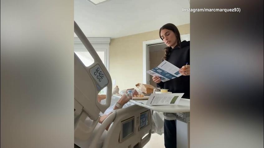 Marc Marquez sceglie il pasto in ospedale