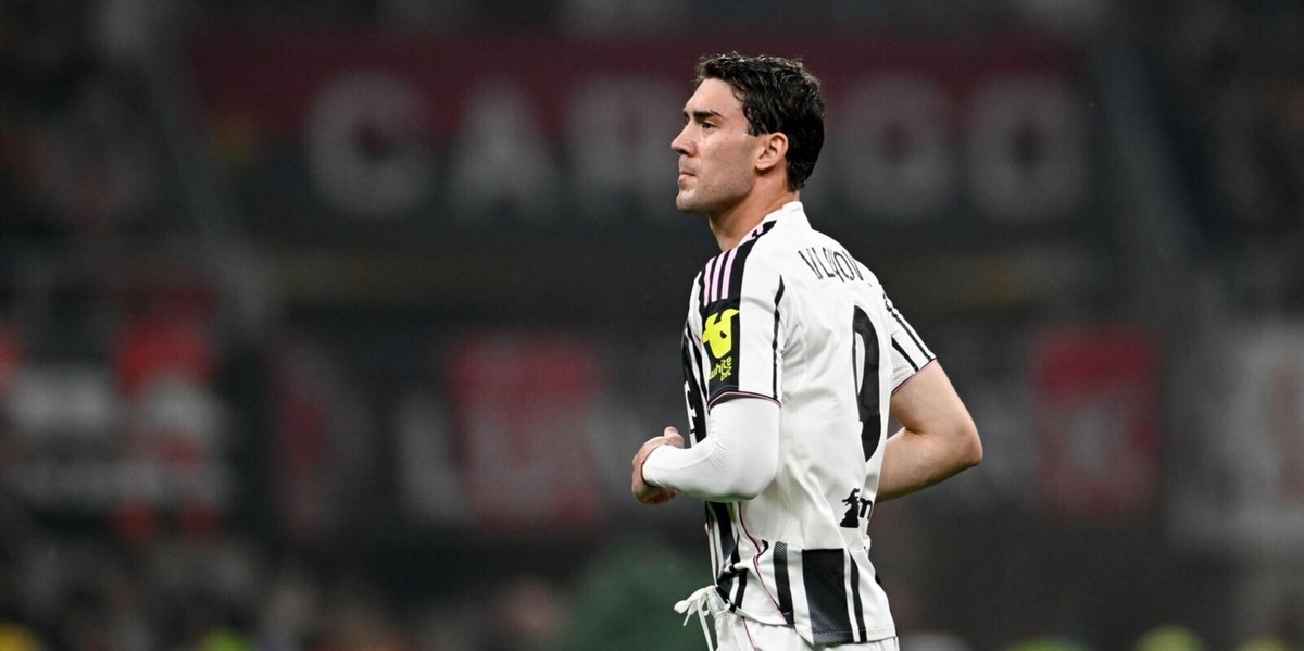Stallo con la Juve, Vlahovic al primo incontro con il Bayern Monaco: il ruolo del papà di Dusan
