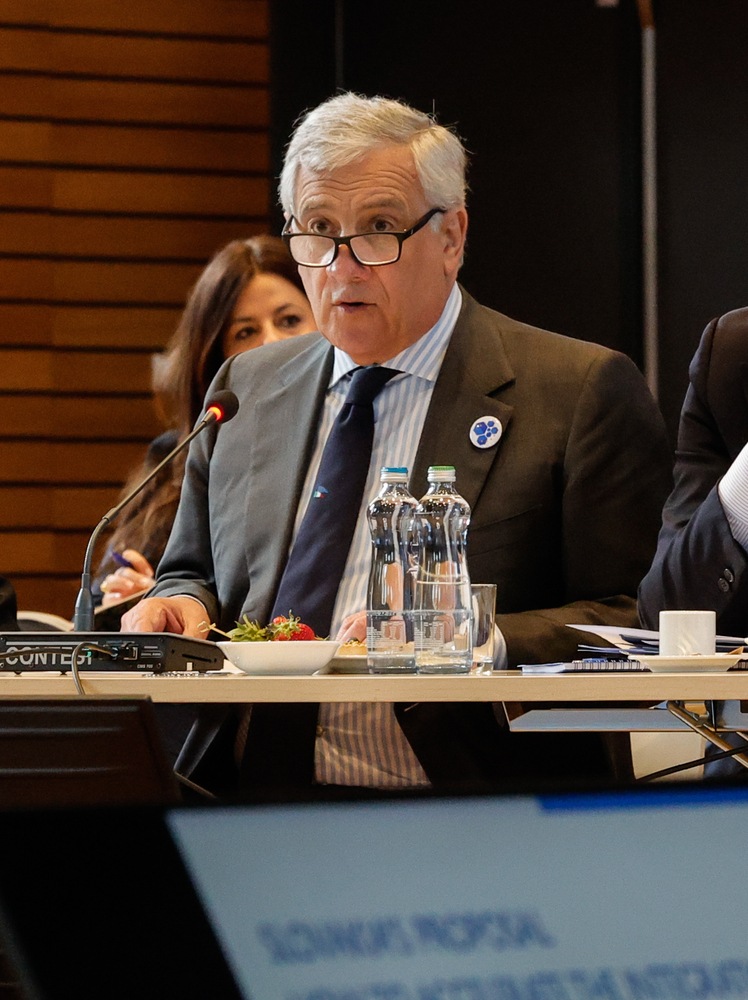 Tajani, 'non chiediamo una nuova operazione nel Golfo, impegno solo dopo la pace'