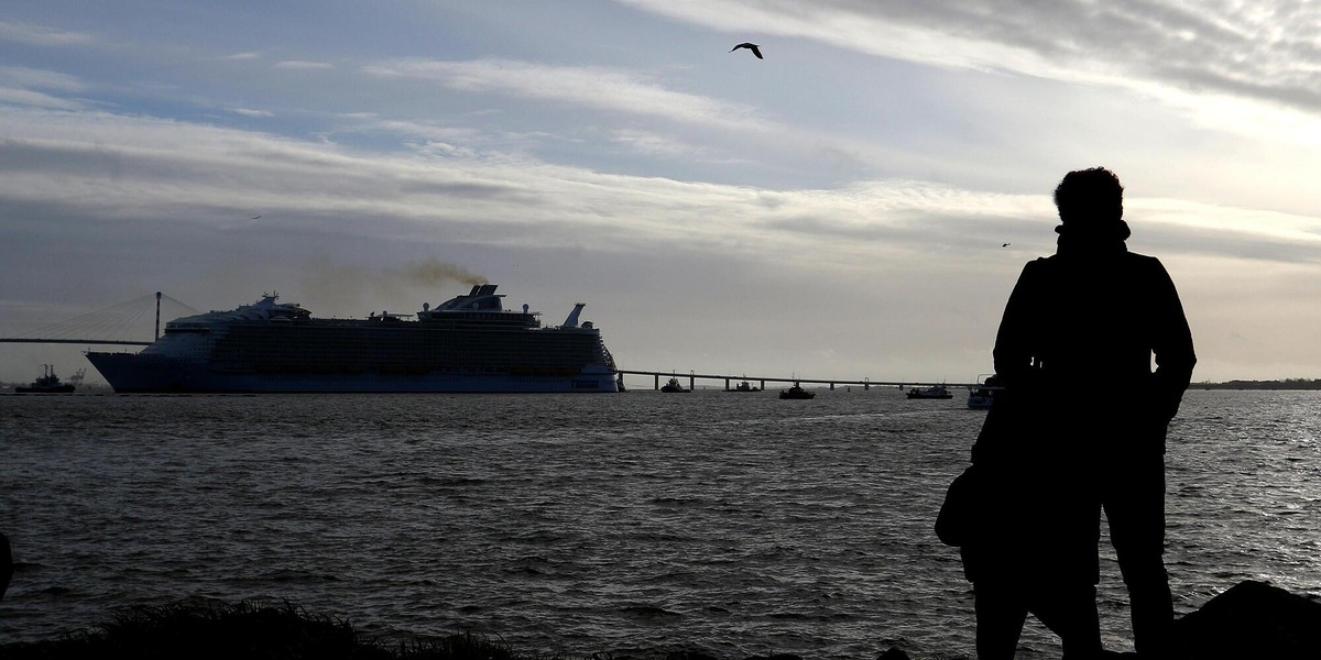 Passeggero muore per sospetta gastroenterite su nave, 1.700 isolati