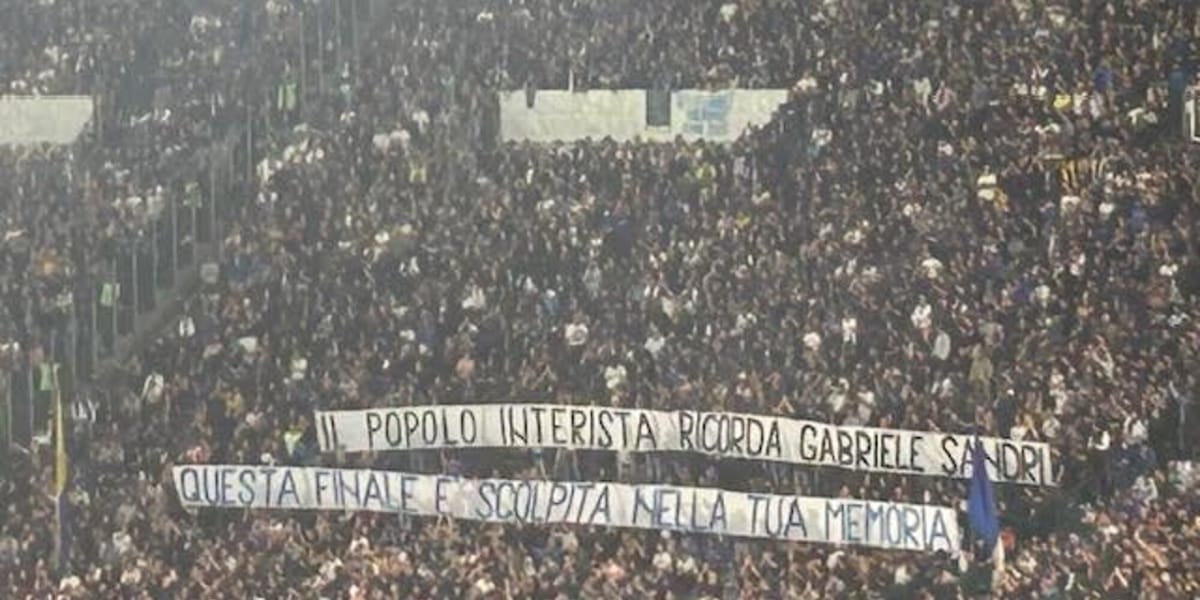 L'Olimpico si emoziona per Gabriele Sandri: lo striscione della Curva dell'Inter, tutto lo stadio reagisce così