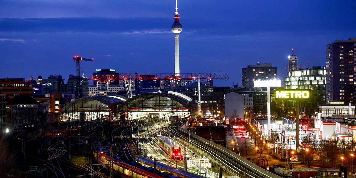 Singolare iniziativa a Berlino, 'raccogliere i rifiuti vale un giro in barca'