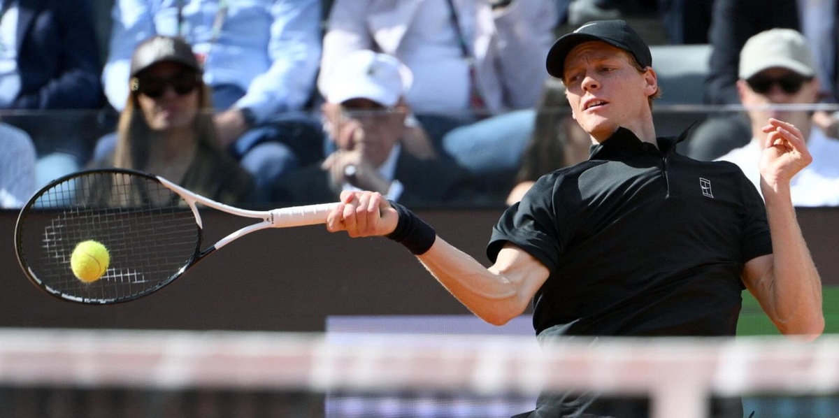 Sinner troppo forte: Rublev battuto 6-2, 6-4. Jannik vola in semifinale agli Internazionali