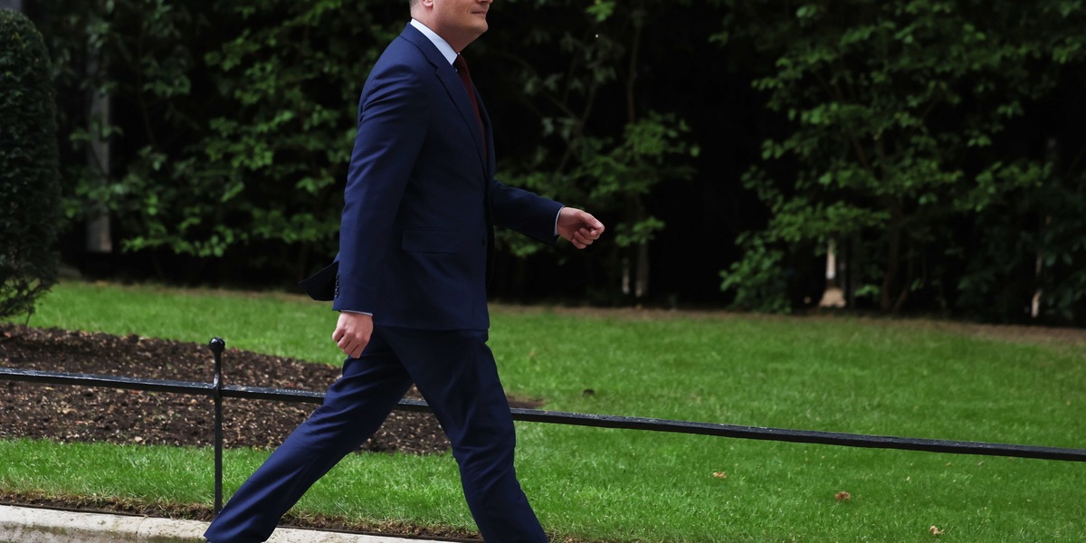 Streeting si dimette da ministro e lancia la sfida a Starmer