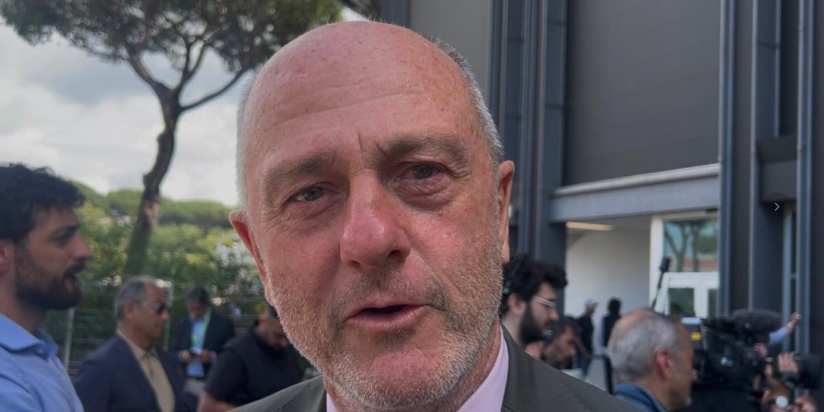 Binaghi sul caos Roma-Lazio: "Chiedete alla gente, dobbiamo spostarci noi o il calcio?"