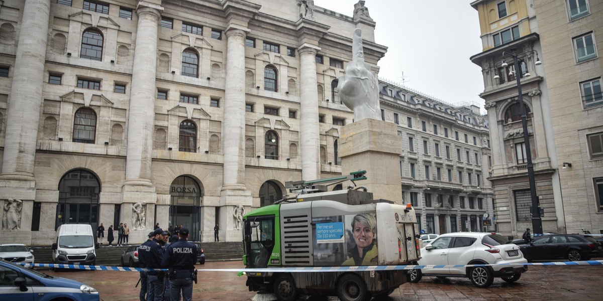 Borsa: Milano peggiora (-1,7%), effetto inflazione, pesa Ferragamo