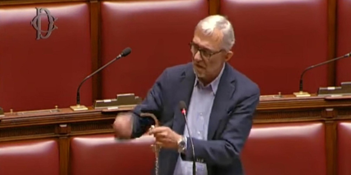 Giachetti interrompe l'occupazione dell'Aula della Camera