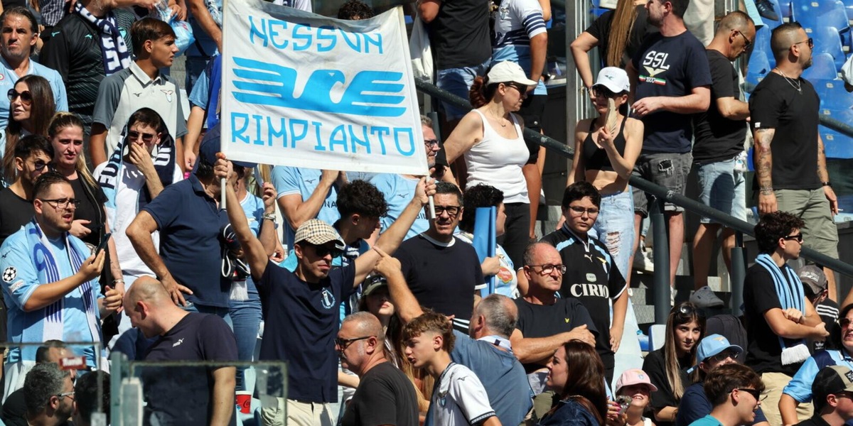 Lazio, i tifosi lontani dall’Olimpico: tutti a Ponte Milvio per stare vicini alla squadra