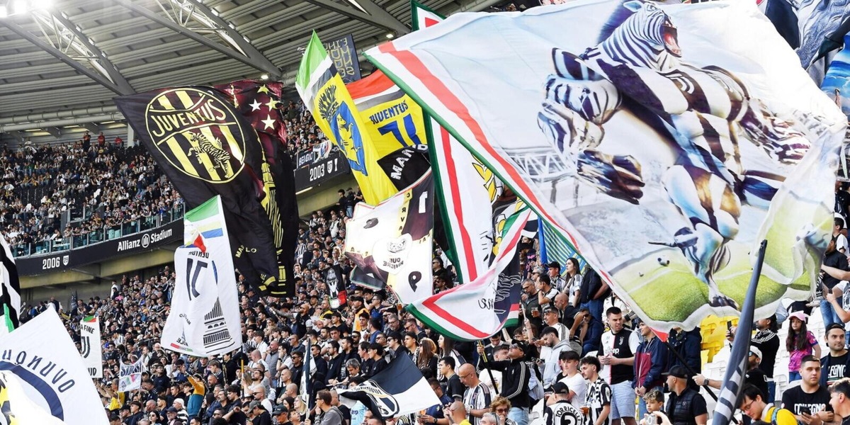 Disastro Juve, tifosi infuriati e cori contro la squadra: "Fuori i cog..."