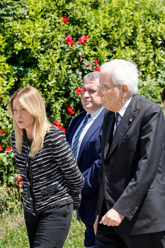 Mattarella e Meloni lasciano l'ospedale Baggiovara di Modena