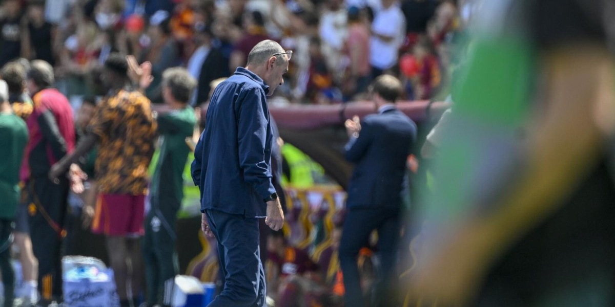 Sarri e le mille domande sul futuro: "Ma nessuno parla del derby?". Poi la stoccata alla società