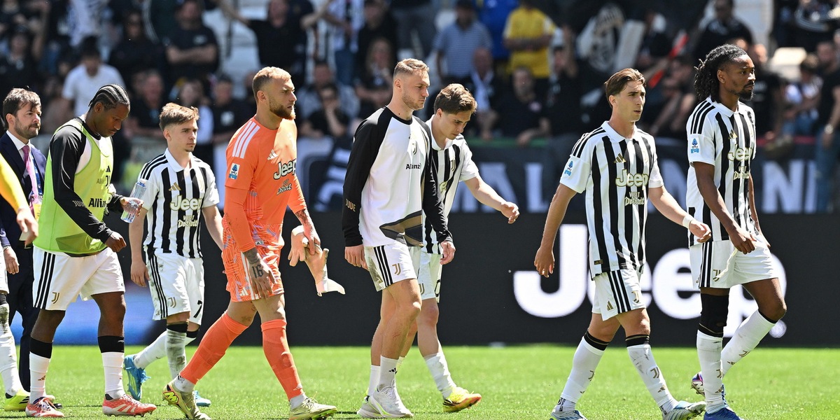 JUve: alcuni tifosi contestano, 'rispettate i nostri colori'