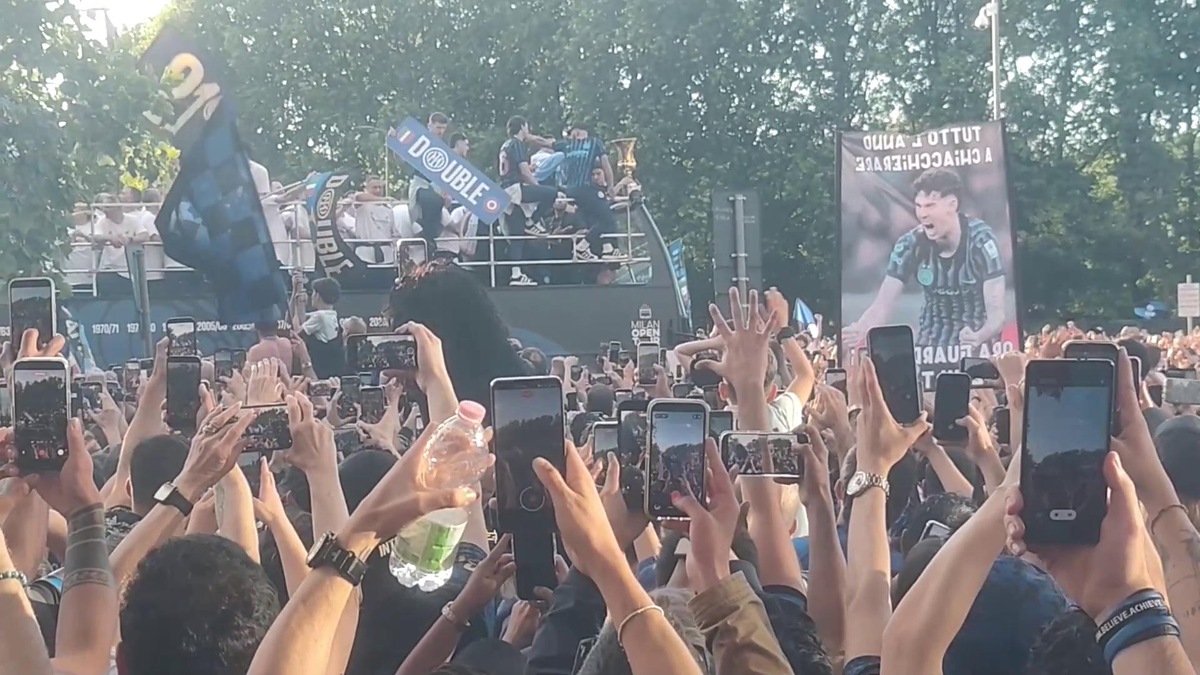 Inter, è partita la festa Scudetto per le strade di Milano