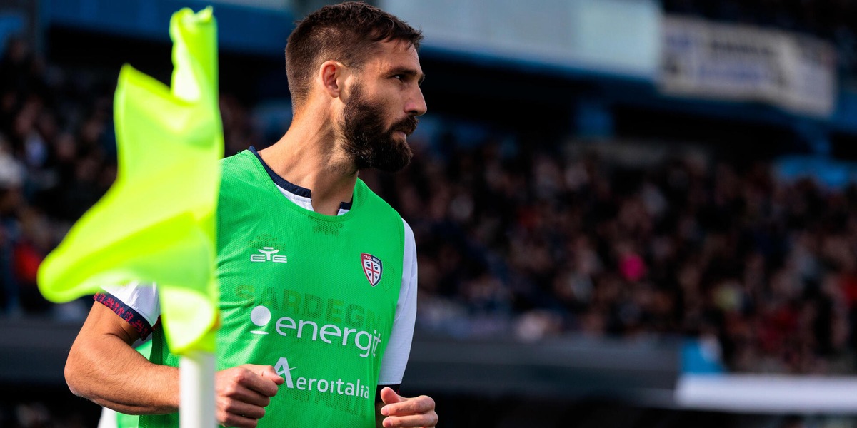 Cagliari: Pavoletti saluta dopo 9 anni, lo stadio gli rende omaggio